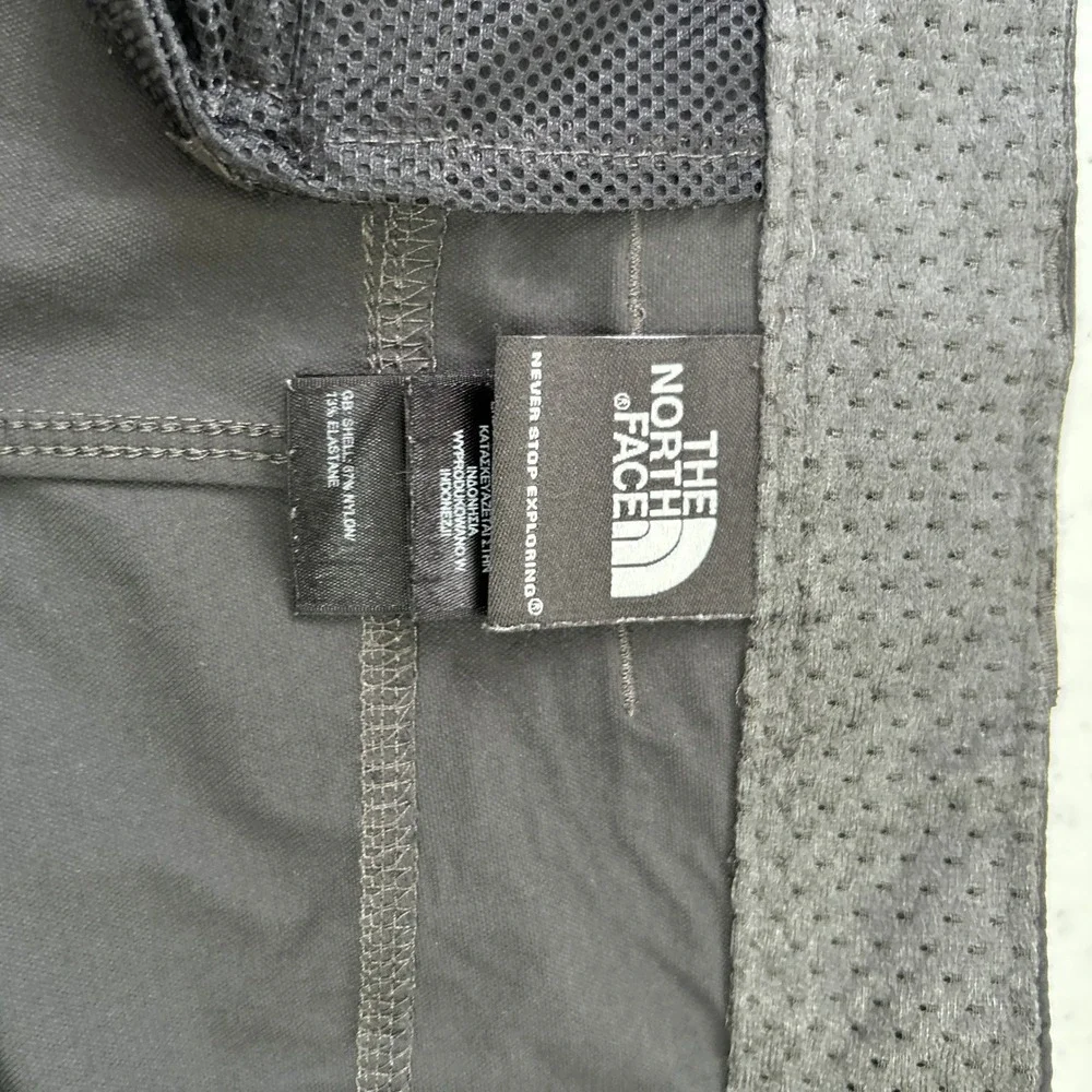 The North Face Mens Hiking Shorts Gray Nylon Stretch Size 38 Regular